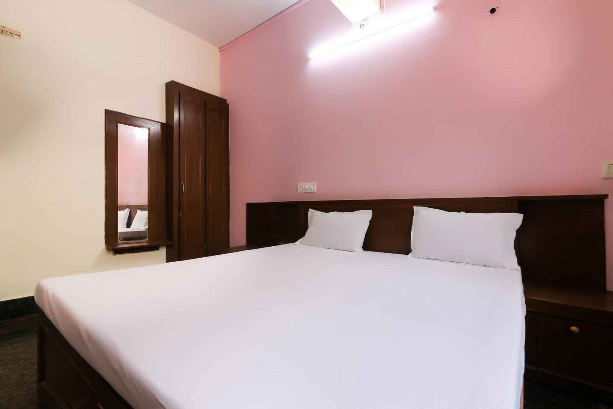Hotel O Venkatesh Leela Hotel Ponda Bagian luar foto