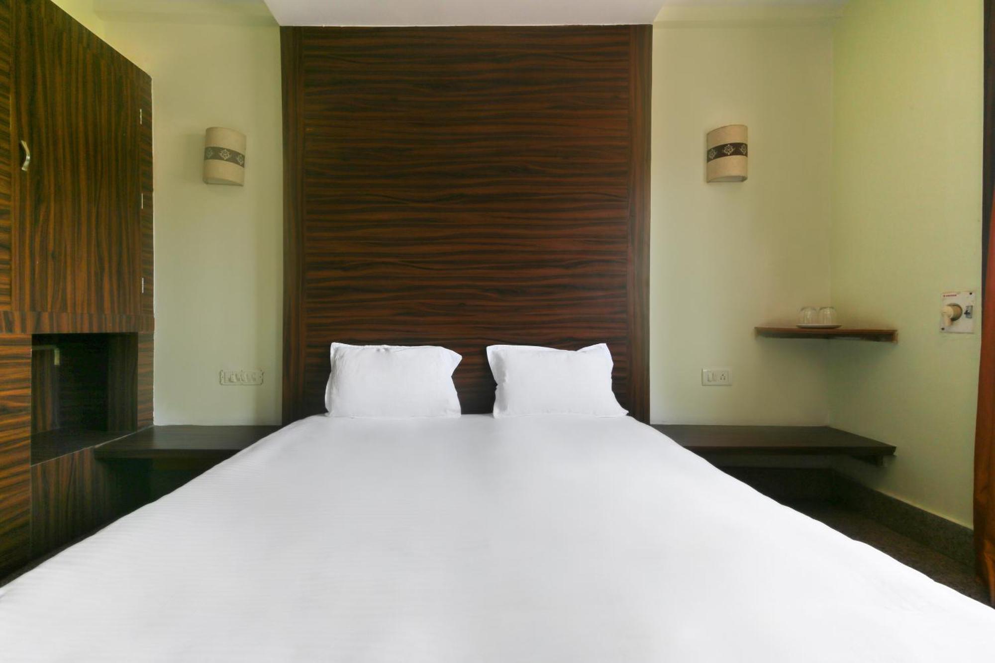 Hotel O Venkatesh Leela Hotel Ponda Bagian luar foto